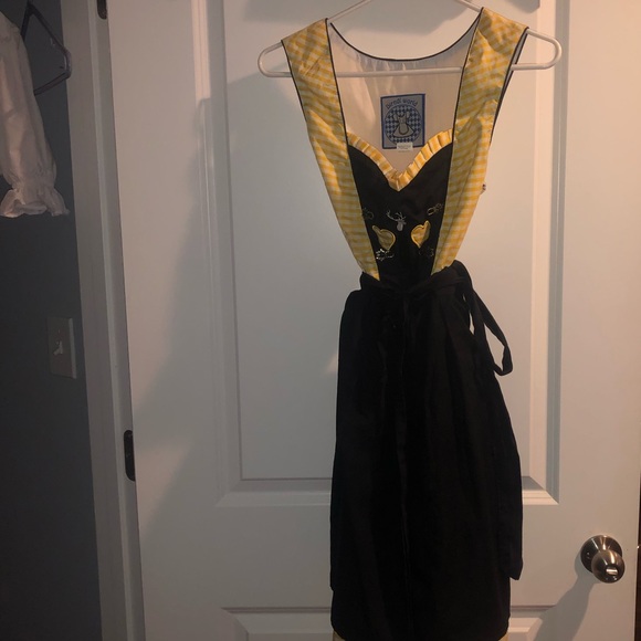 Assorted dirndls for quick reference - Picture 3 of 8